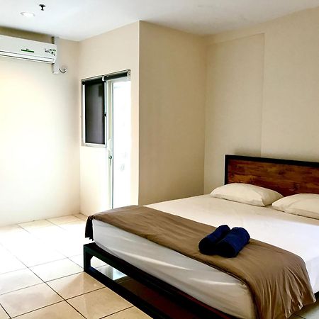 Queen Victoria Apartment Batam Стая снимка