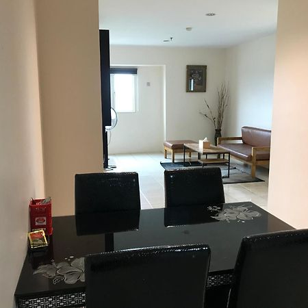 Queen Victoria Apartment Batam Стая снимка