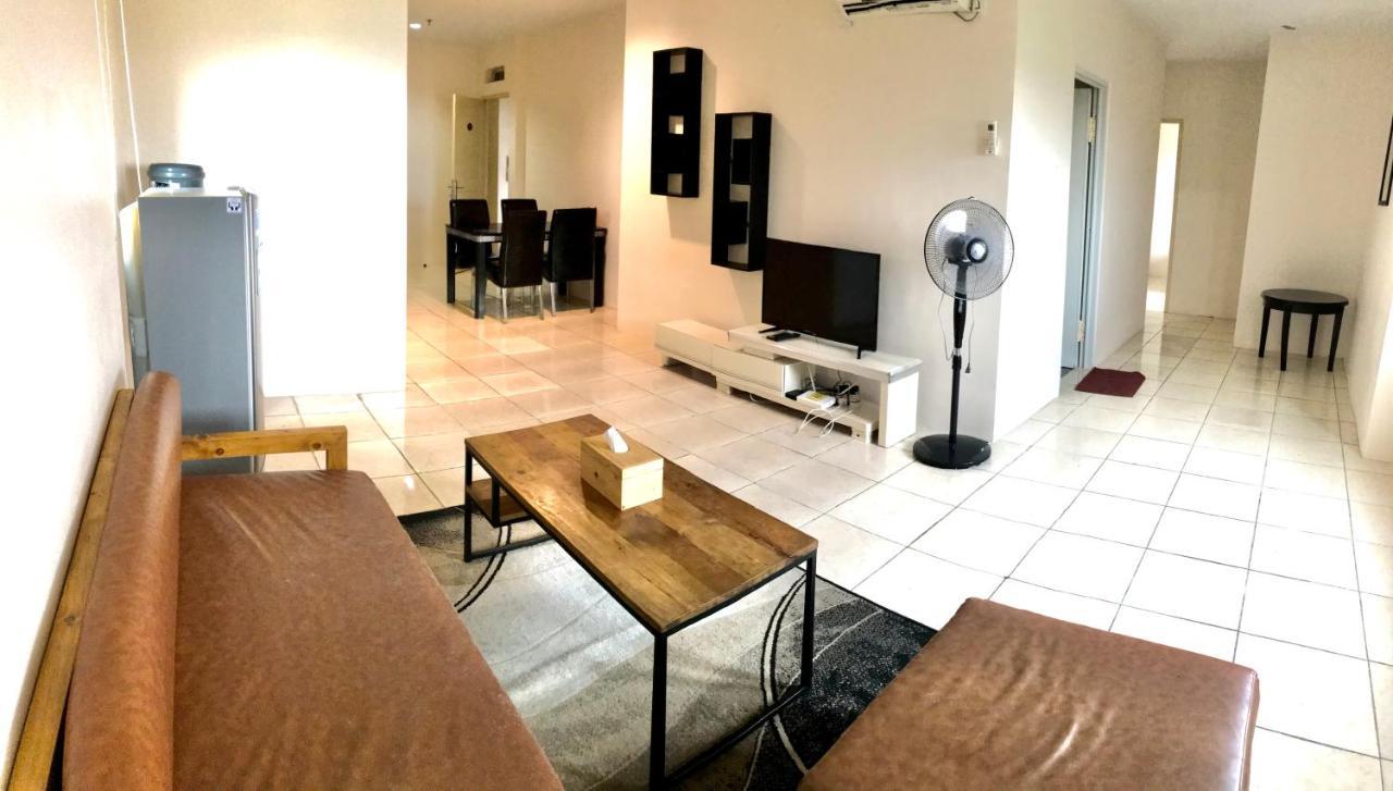 Queen Victoria Apartment Batam Екстериор снимка