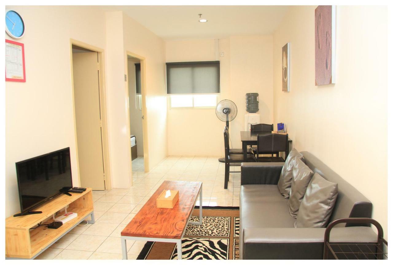 Queen Victoria Apartment Batam Екстериор снимка