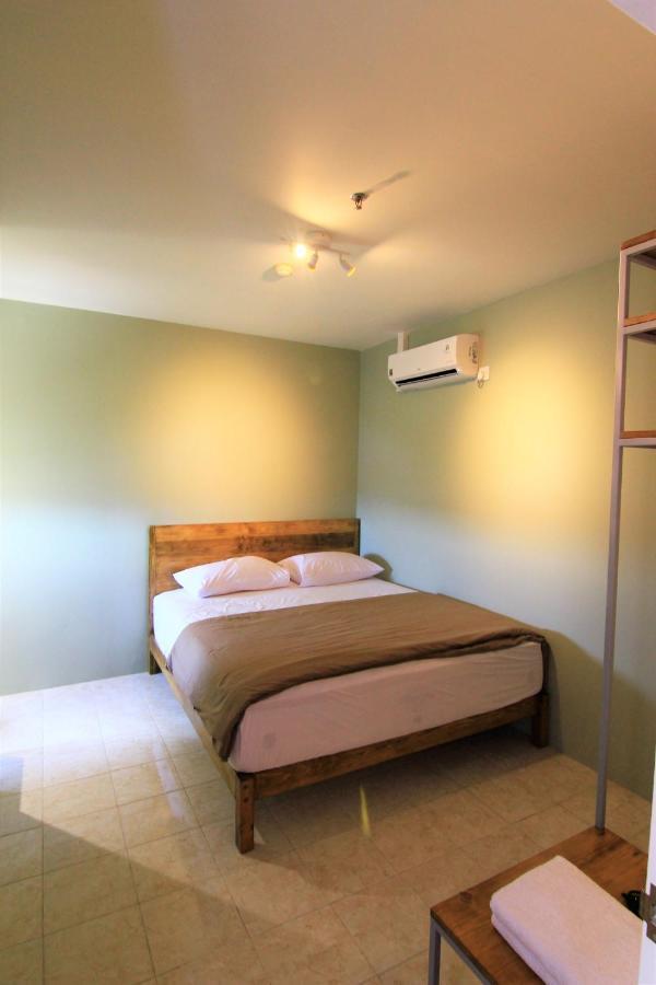 Queen Victoria Apartment Batam Екстериор снимка