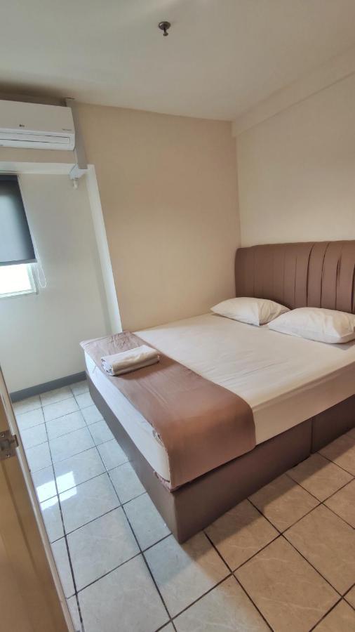Queen Victoria Apartment Batam Екстериор снимка