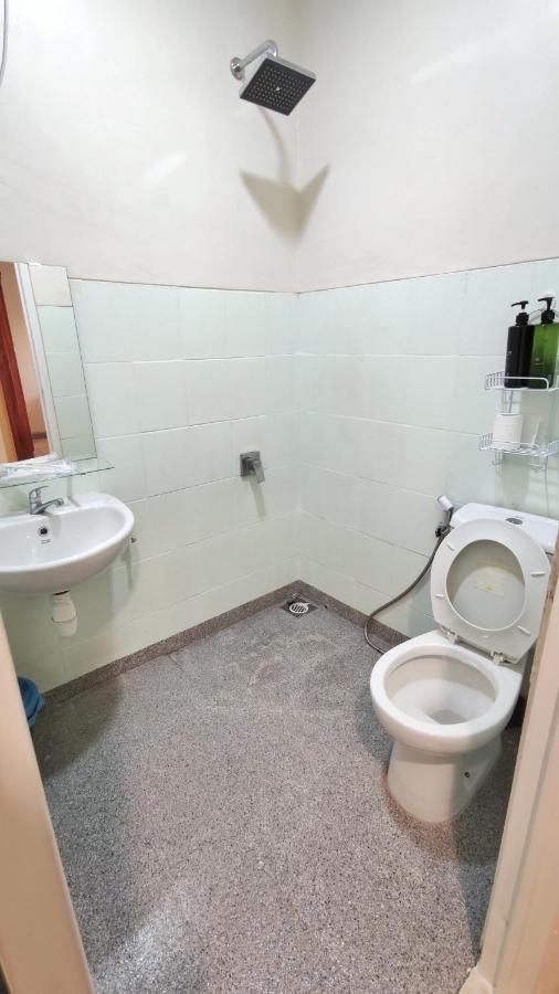 Queen Victoria Apartment Batam Екстериор снимка